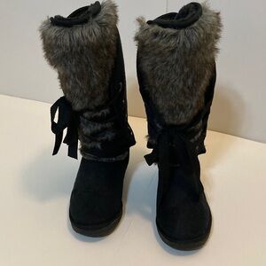 JustFab Black Winter Boots with Faux Fur